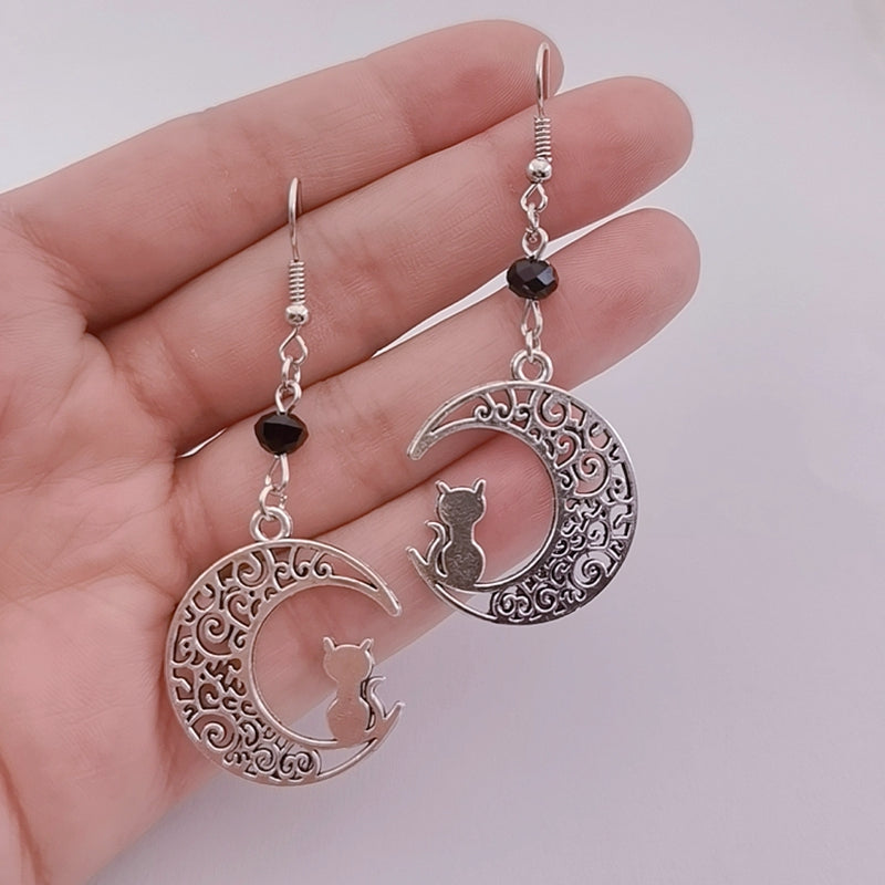 シルバームーンキャットドロップピアス