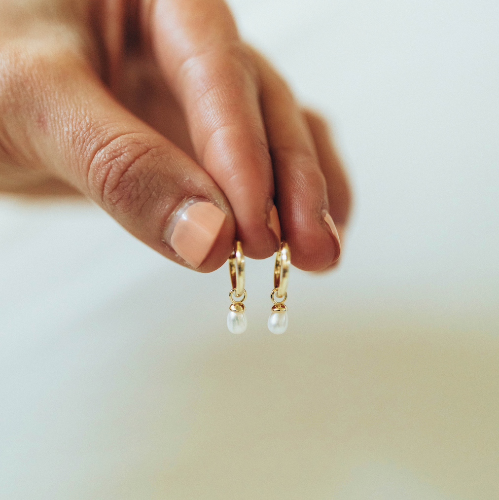 繊細なドロップピアス