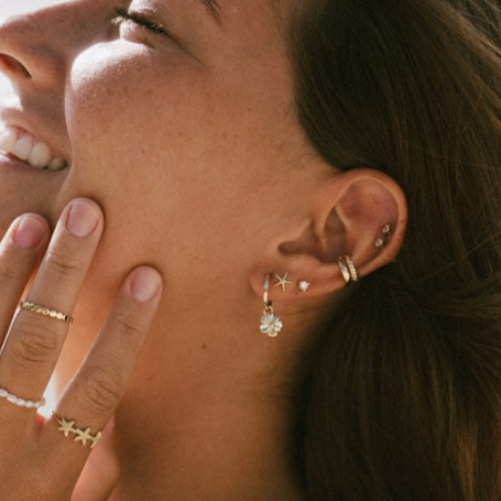 ミニマルスタッドピアス