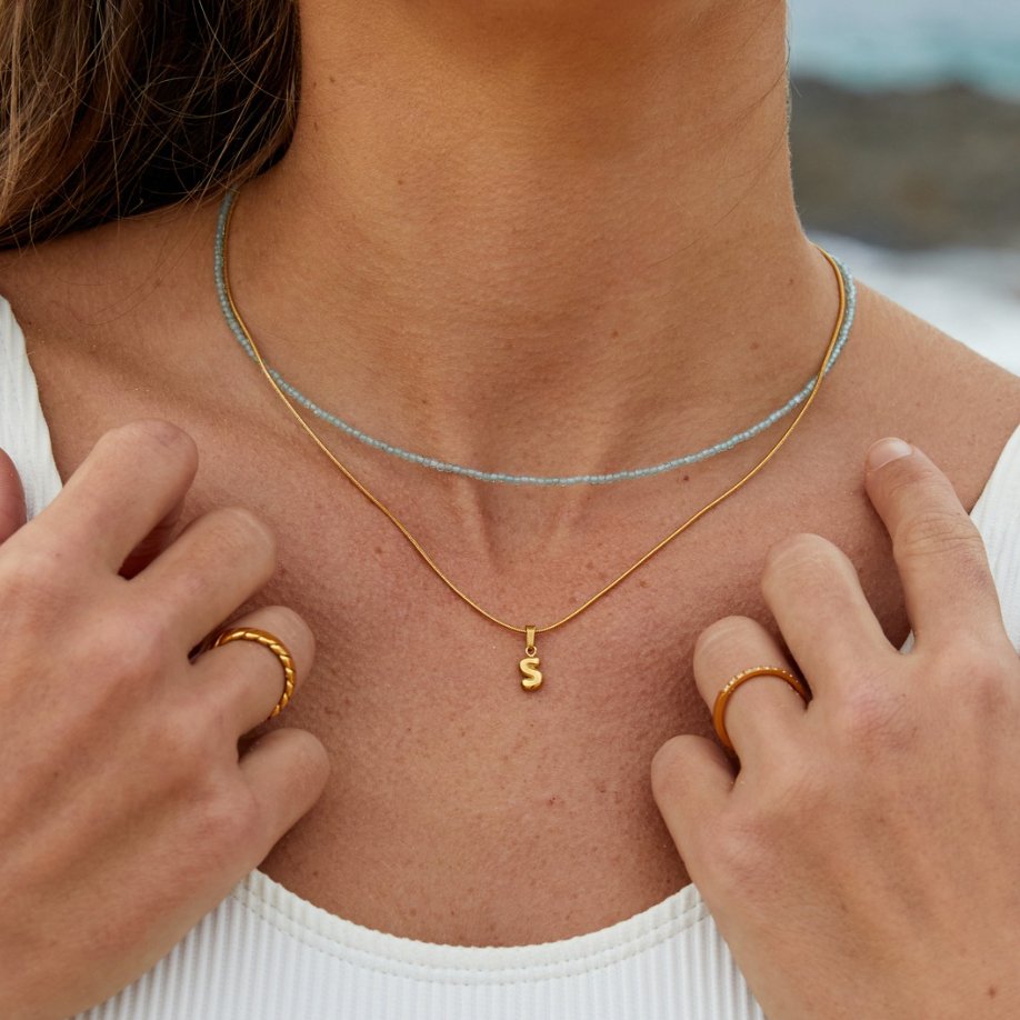 レターチャームネックレス