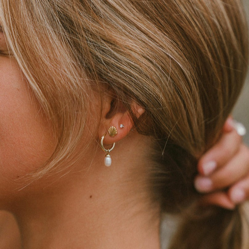 繊細なドロップピアス