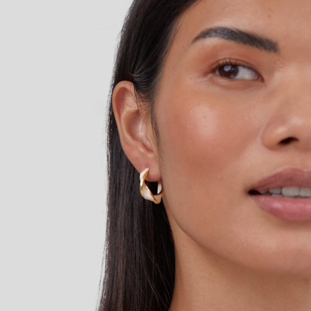 Pearlia | Twisted Pearl Hoops
