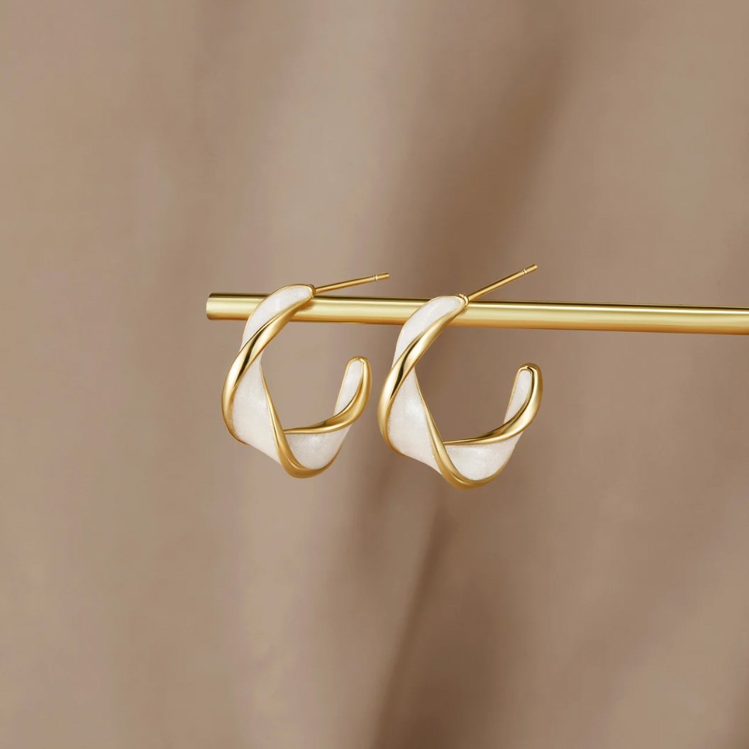 Pearlia | Twisted Pearl Hoops