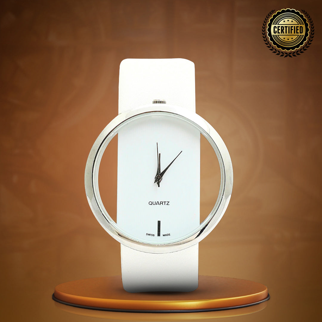 の透明ダイヤル腕時計