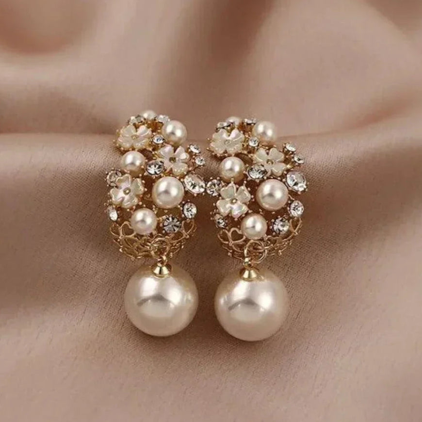 エレガントなフラワーパールピアス