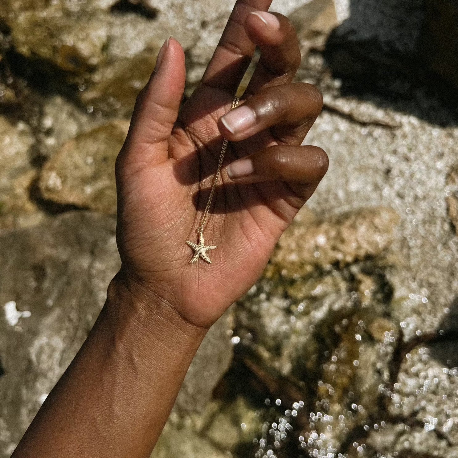 シックなコースタルネックレス